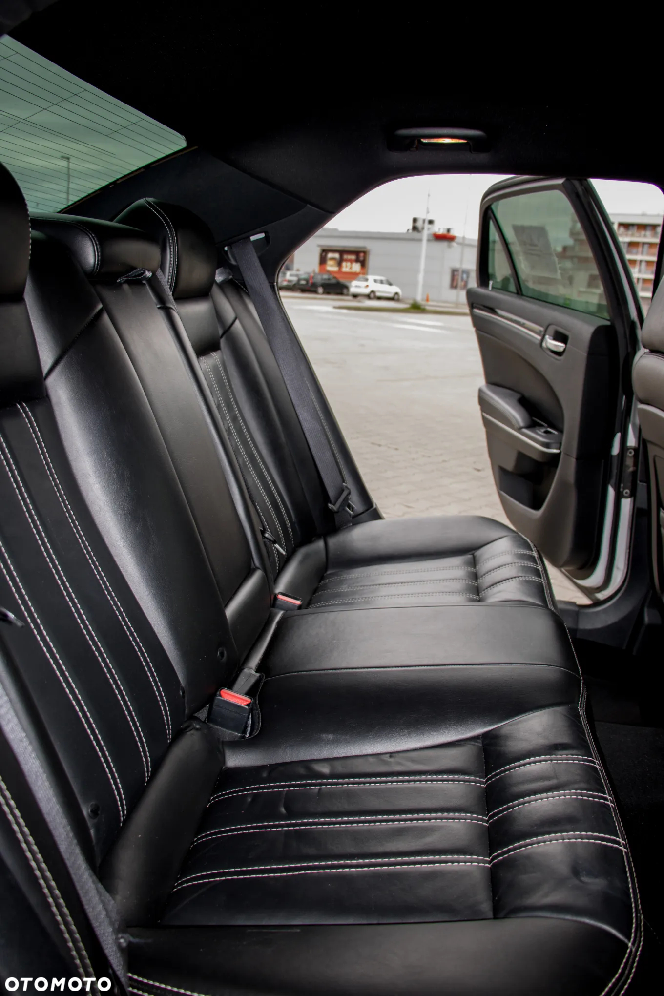 Chrysler 300s - 13