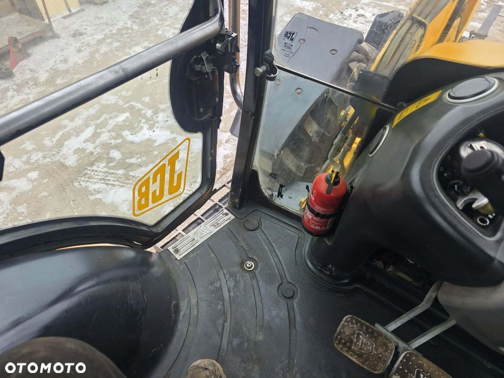 JCB 3CX - 11