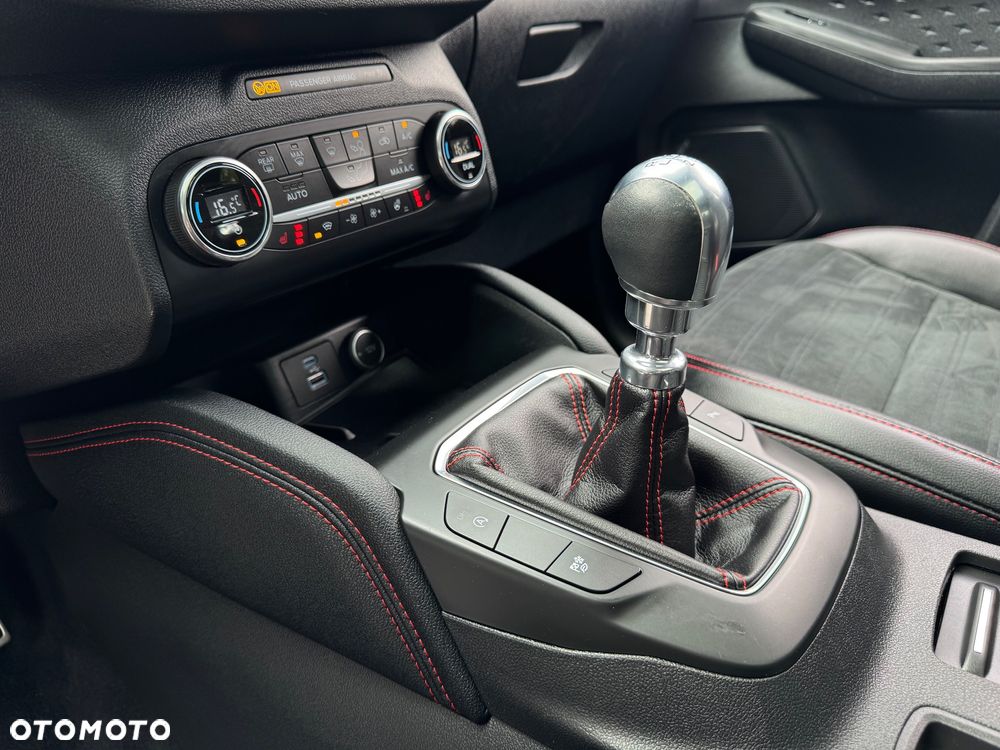 Ford Kuga 1.5 EcoBoost FWD ST-Line - 32