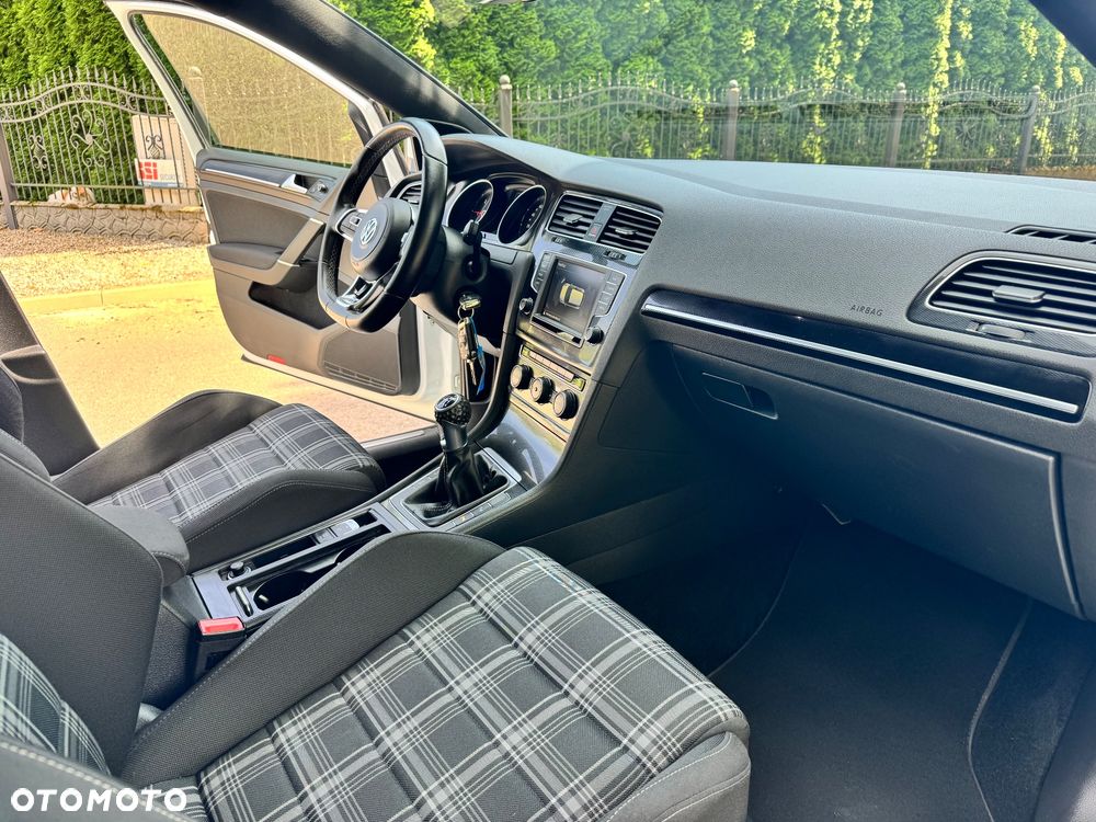 Volkswagen Golf 2.0 TDI BMT GTD - 17
