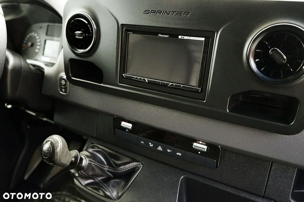 Mercedes-Benz Sprinter - 26