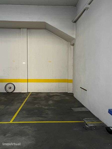 Garagem Lisboa - Rua do Arco do Carvalhão - Grande imagem: 2/5