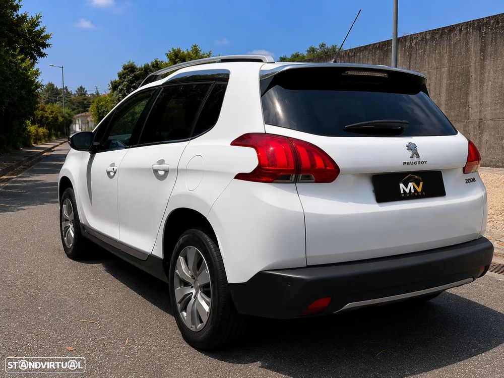 Peugeot 2008 1.2 PureTech Allure - 4