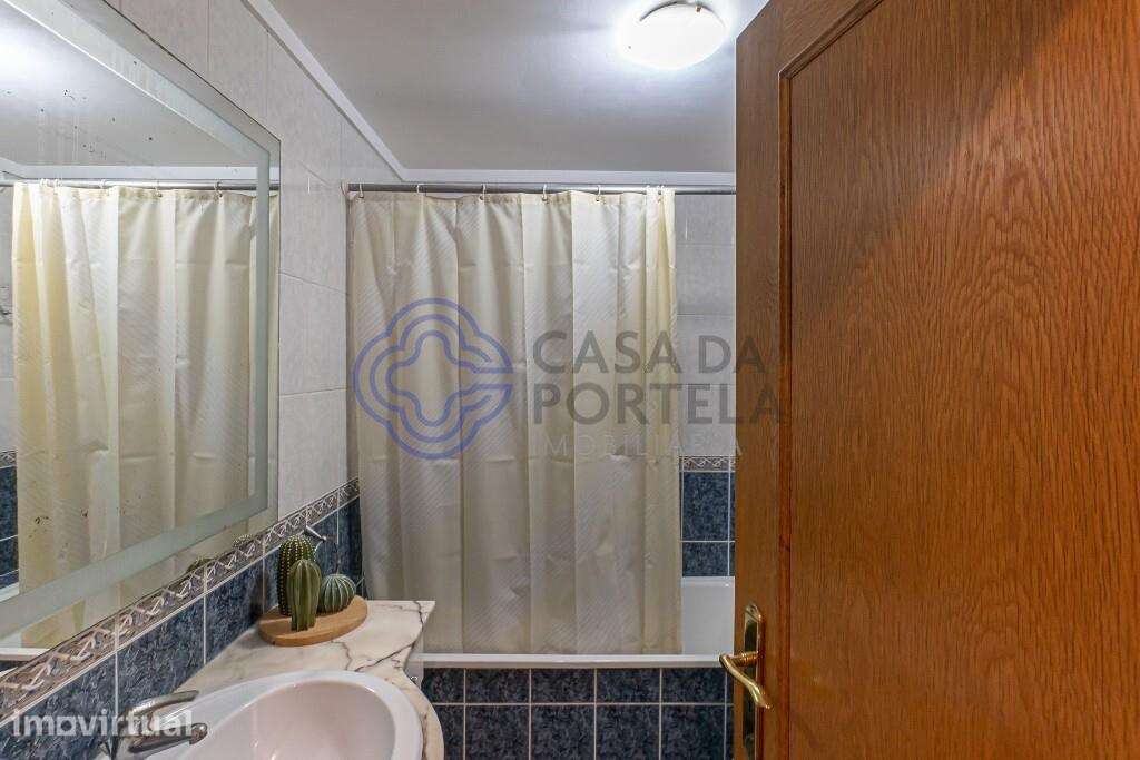 Apartamento T1+1 Mobilado com Varandas e Lugar de Garagem – Oliveira d - Grande imagem: 5/39