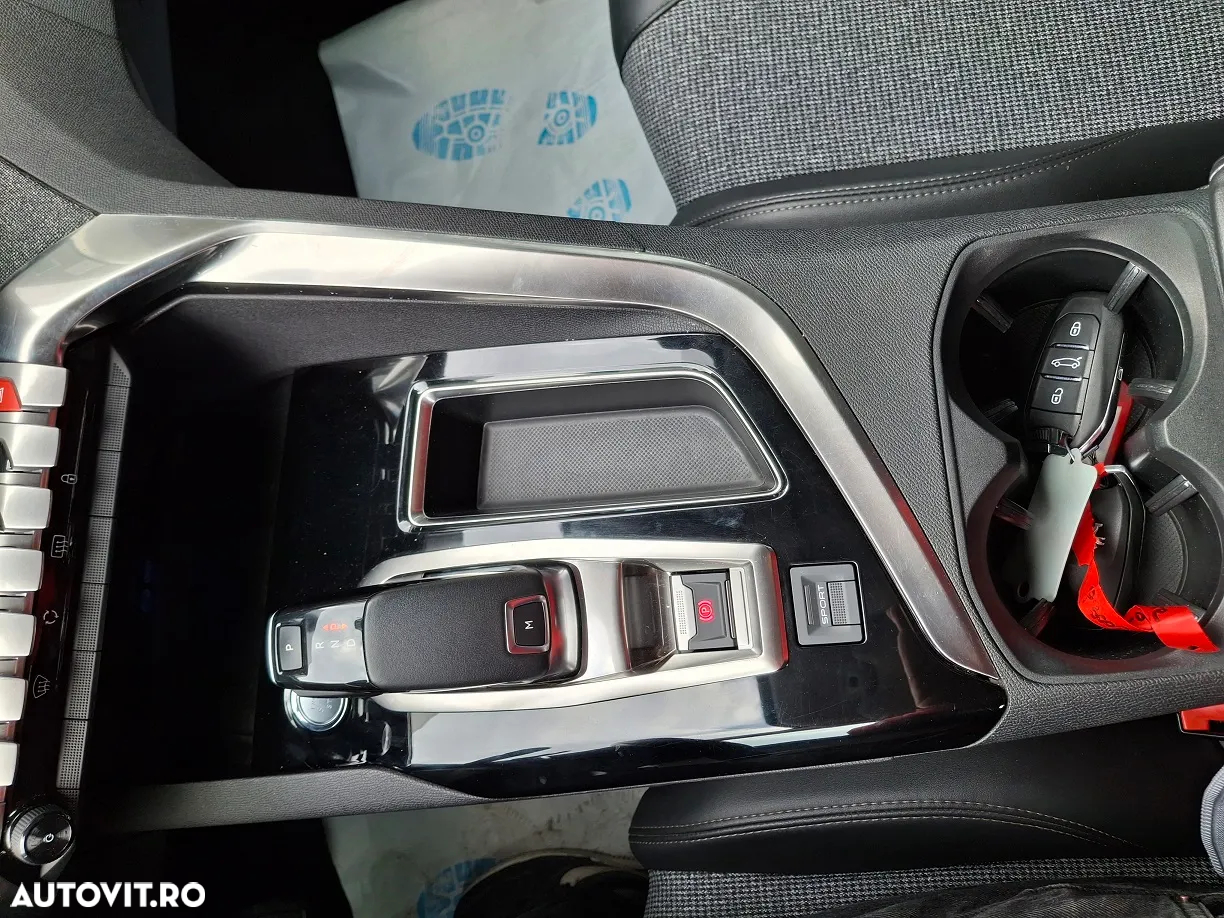 Peugeot 3008 1.2 PureTech S&S EAT8 Allure - 13