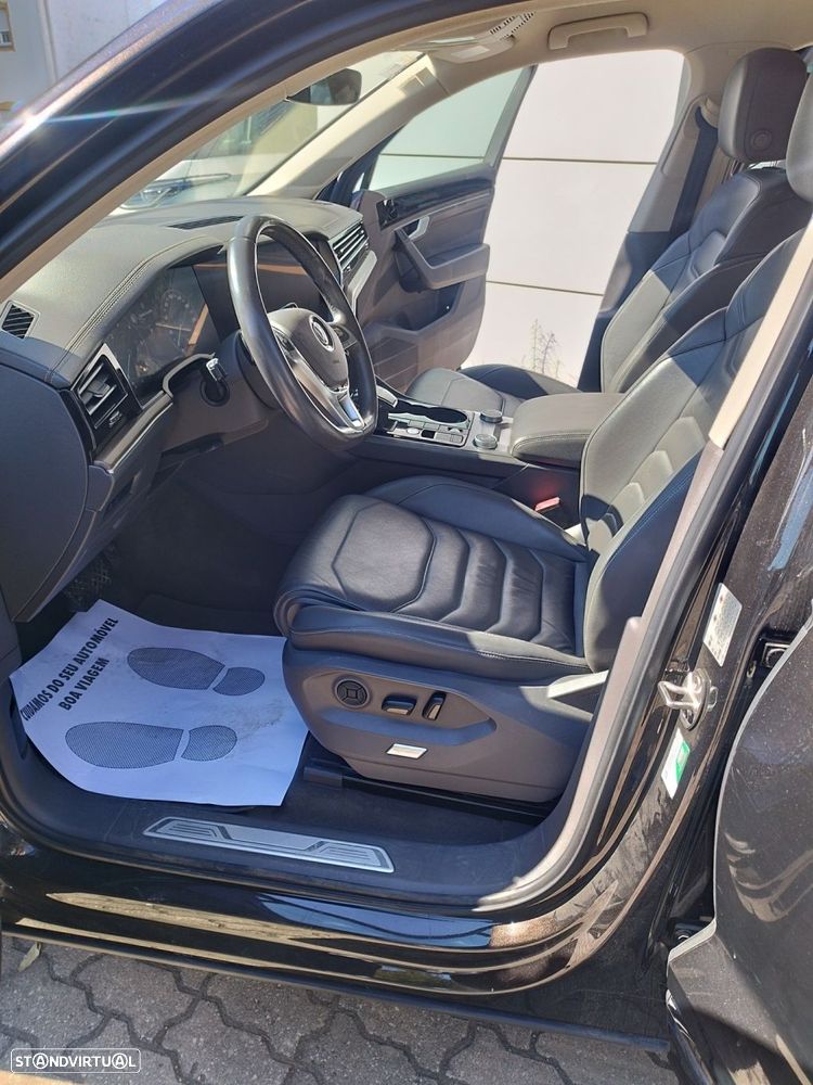 VW Touareg 3.0 TDI V6 Elegance Plus - 12