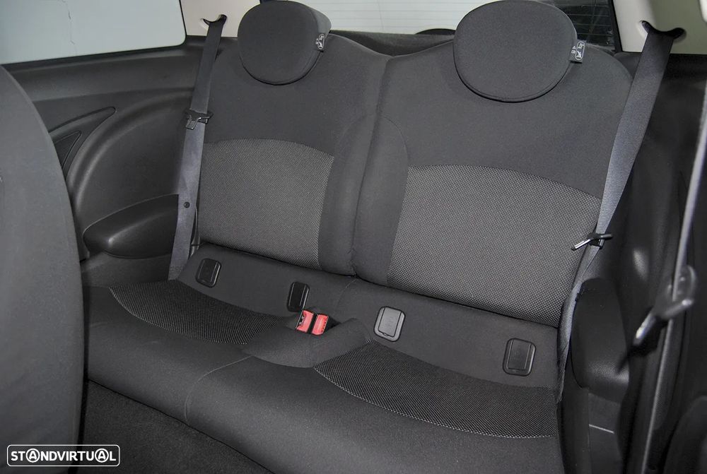 MINI 3 Portas One D - 16