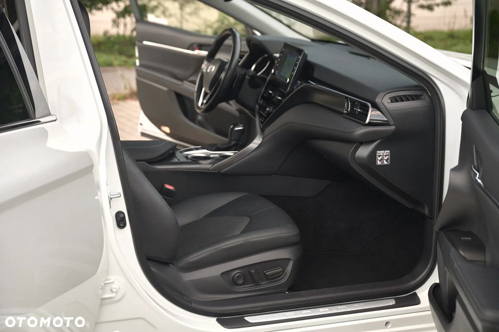 Toyota Camry 2.5 Hybrid Executive CVT - 23