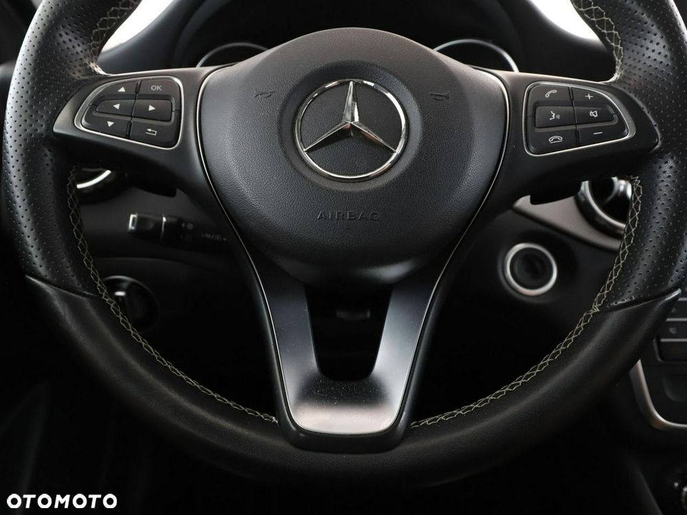 Mercedes-Benz GLA 180 7G-DCT Urban - 22