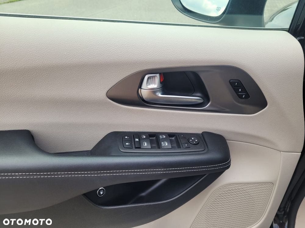 Chrysler Pacifica - 27