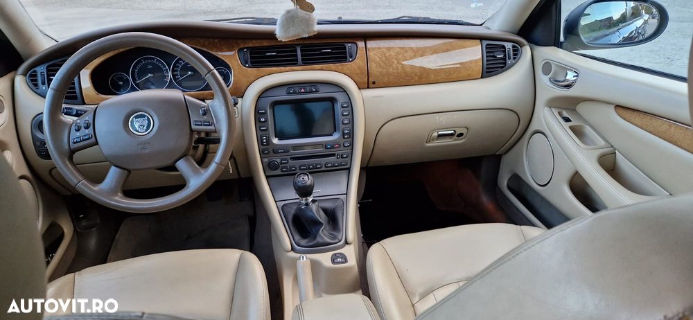 Jaguar X-Type 2.0 - 20