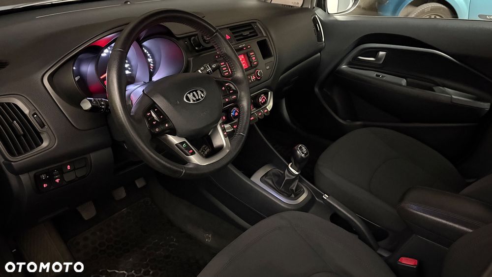 Kia Rio 1.4 L - 16