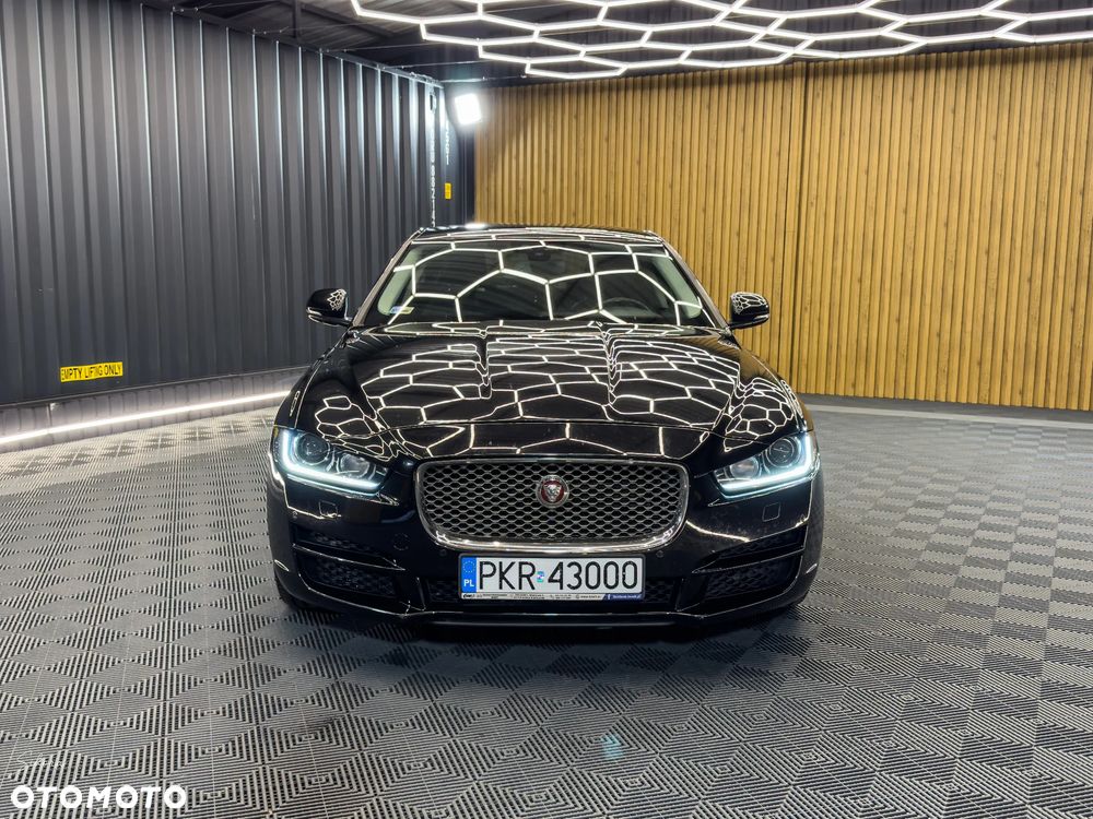 Jaguar XE 20d Prestige - 4