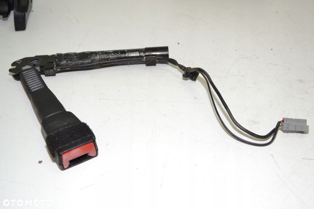 BMW E81 E84 E87 E90 E92 NAPINACZ PASA PRAWY PRZÓD PRZEDNI 7213564 - 1