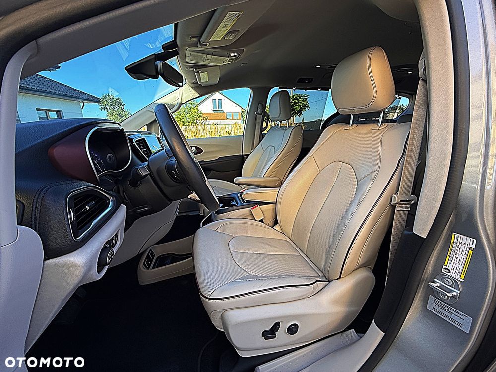 Chrysler Pacifica - 5