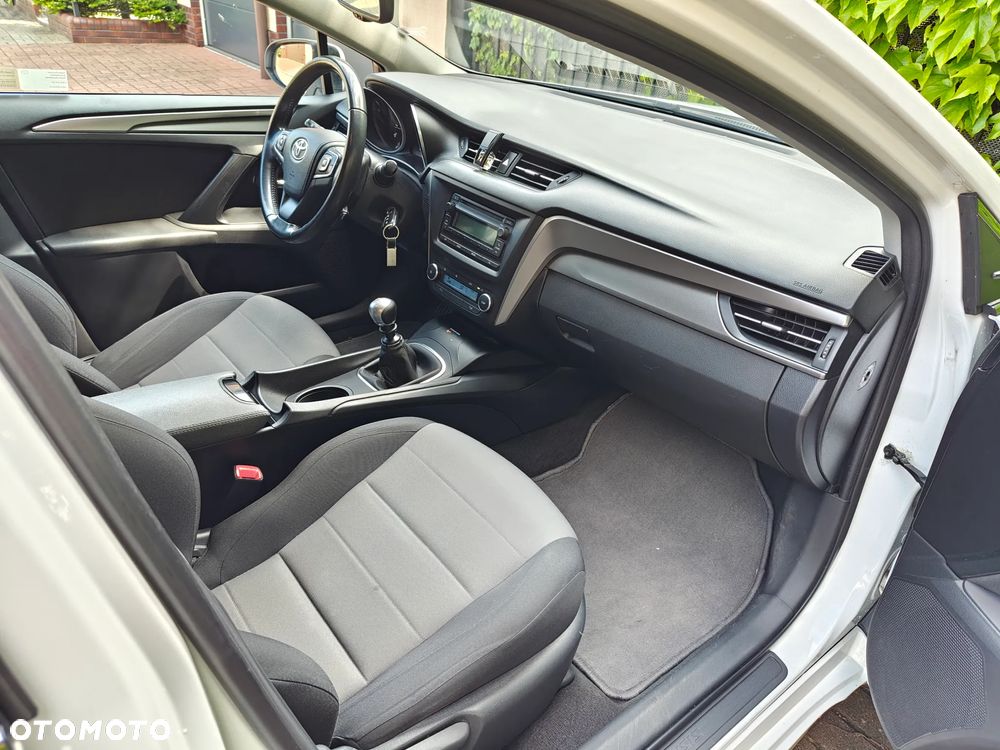 Toyota Avensis 1.8 Premium - 17