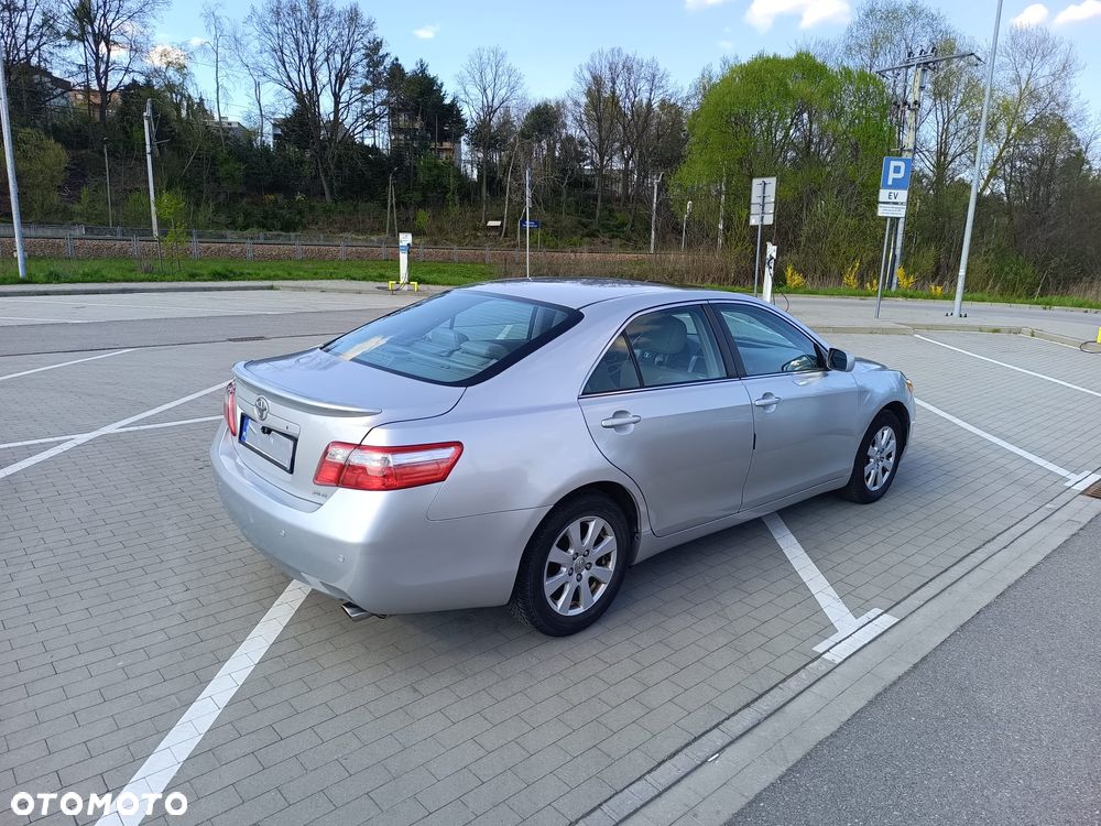 Toyota Camry - 6