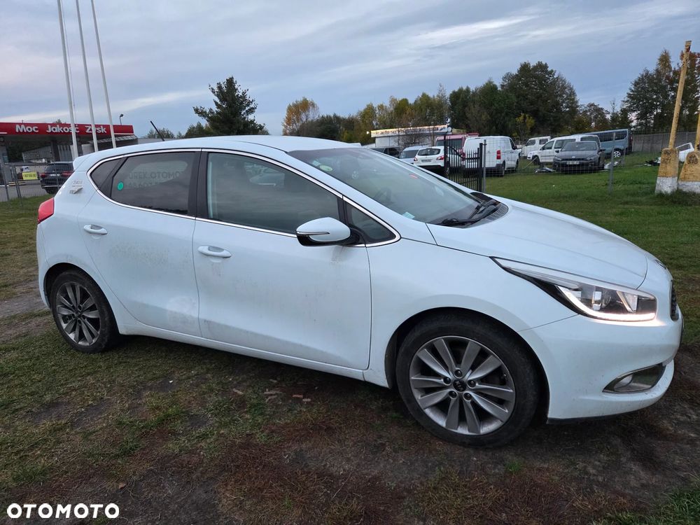 Kia Ceed 1.6 CRDi 128 Dream Team Edition - 13