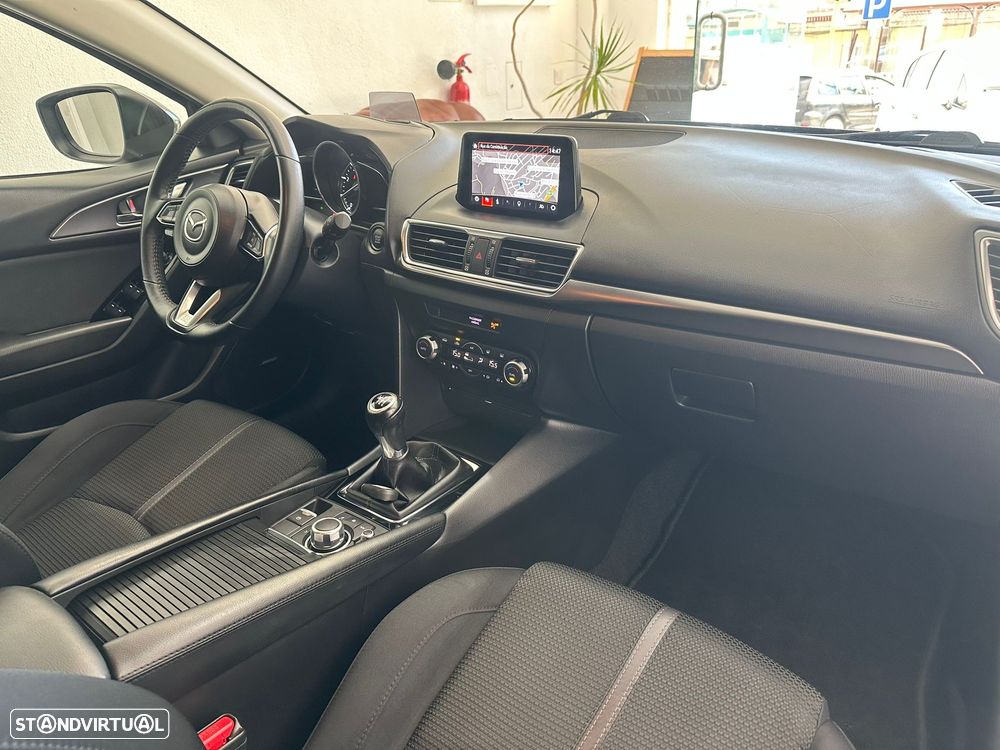 Mazda 3 Hatchback 1.5 Sky-D Excellence Navi - 31