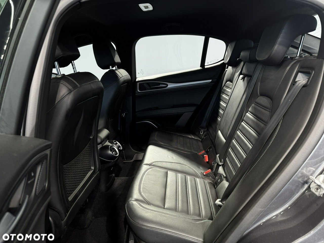 Alfa Romeo Stelvio - 16