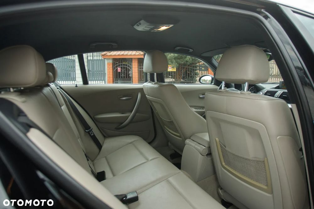 BMW Seria 1 120i - 28