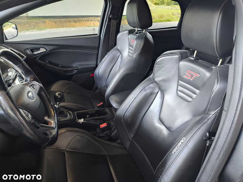 Ford Focus 2.0 EcoBoost ST-2 - 17