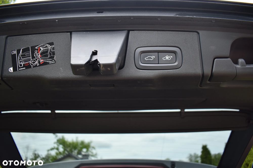 Volvo XC 60 B4 D Momentum Pro - 19