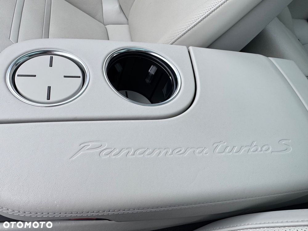 Porsche Panamera Turbo S Executive - 13