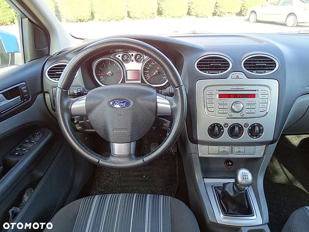 Ford Focus 1.6 16V Ghia - 26