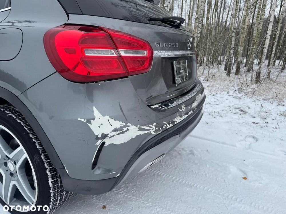 Mercedes-Benz GLA 250 4Matic 7G-DCT AMG Line - 12