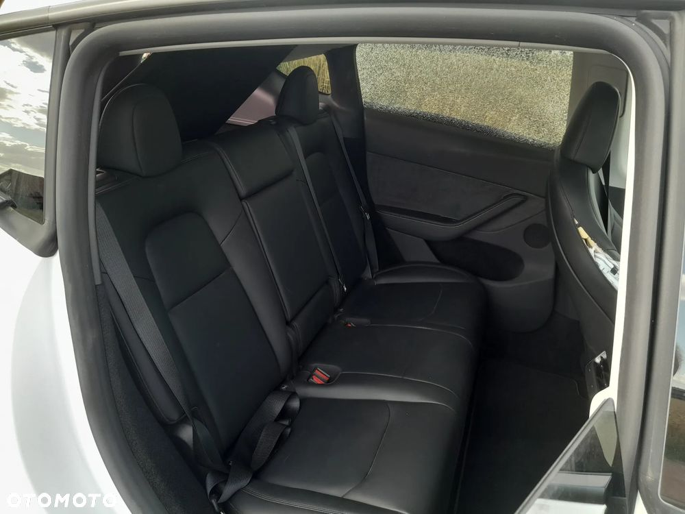 Tesla Model Y Standard - 12
