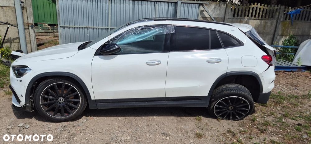 Mercedes-Benz GLA 200 AMG Line - 4