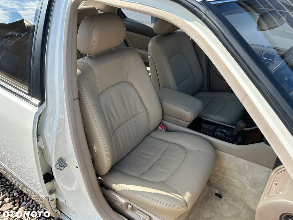 Lexus LS - 11