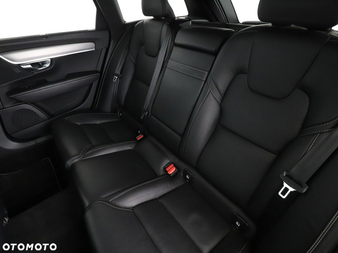 Volvo V90 D4 R-Design - 17