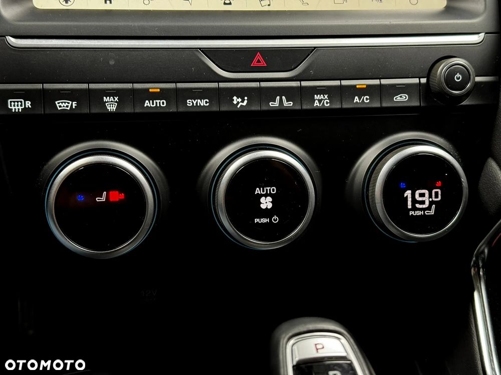 Jaguar E-Pace 2.0 P200 mHEV AWD R-Dynamic S - 23