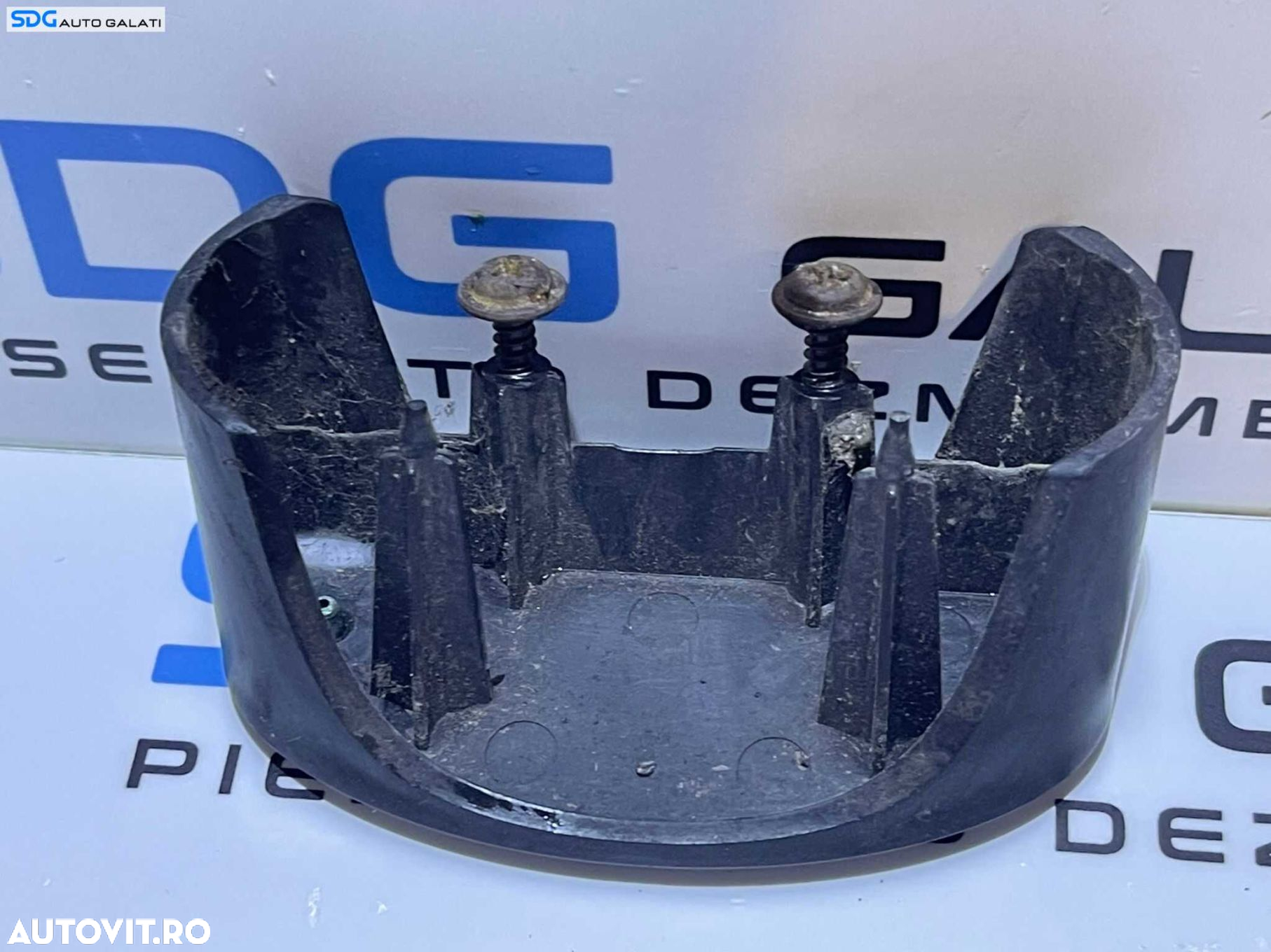 Sigla Emblema de pe Bara Spoiler Fata Kia Cerato 2003 - 2008 - 3