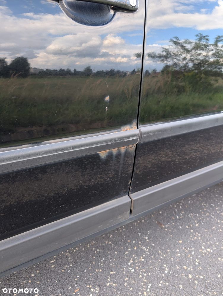 Volkswagen Passat 1.9 TDI Comfortline Family - 24