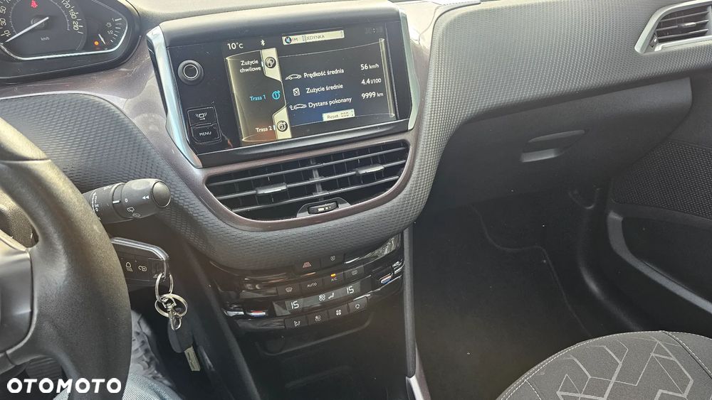Peugeot 2008 1.6 e-HDi Style S&S - 17