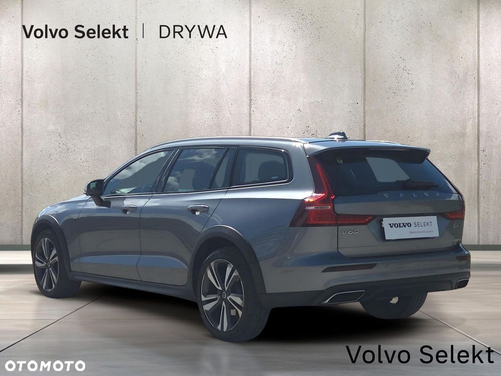 Volvo V60 Cross Country - 4