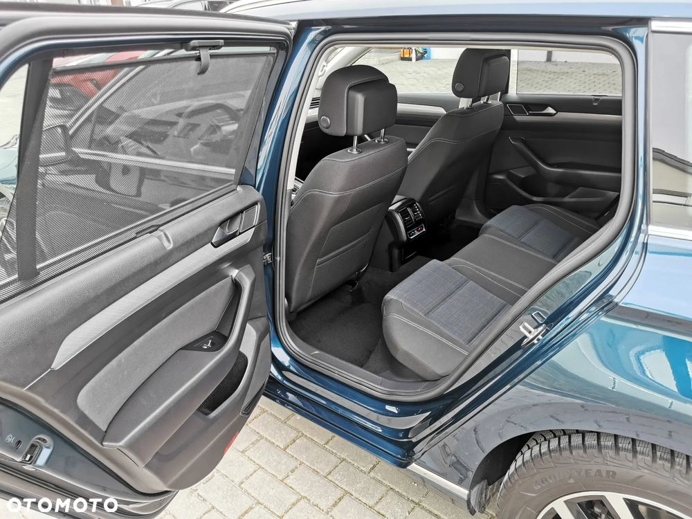 Volkswagen Passat - 12