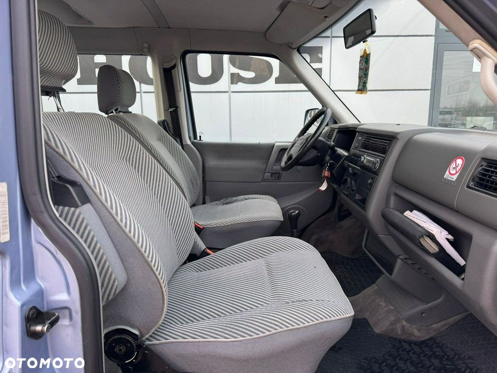 Volkswagen Caravelle - 17