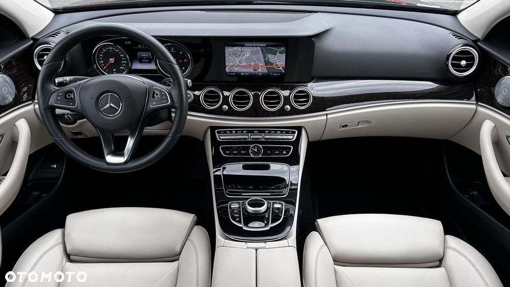 Mercedes-Benz Klasa E 220 d 4Matic 9G-TRONIC AMG Line - 21