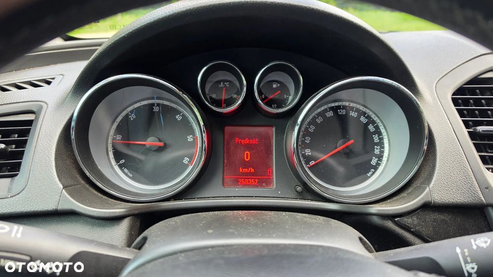 Opel Insignia 2.0 CDTI - 12