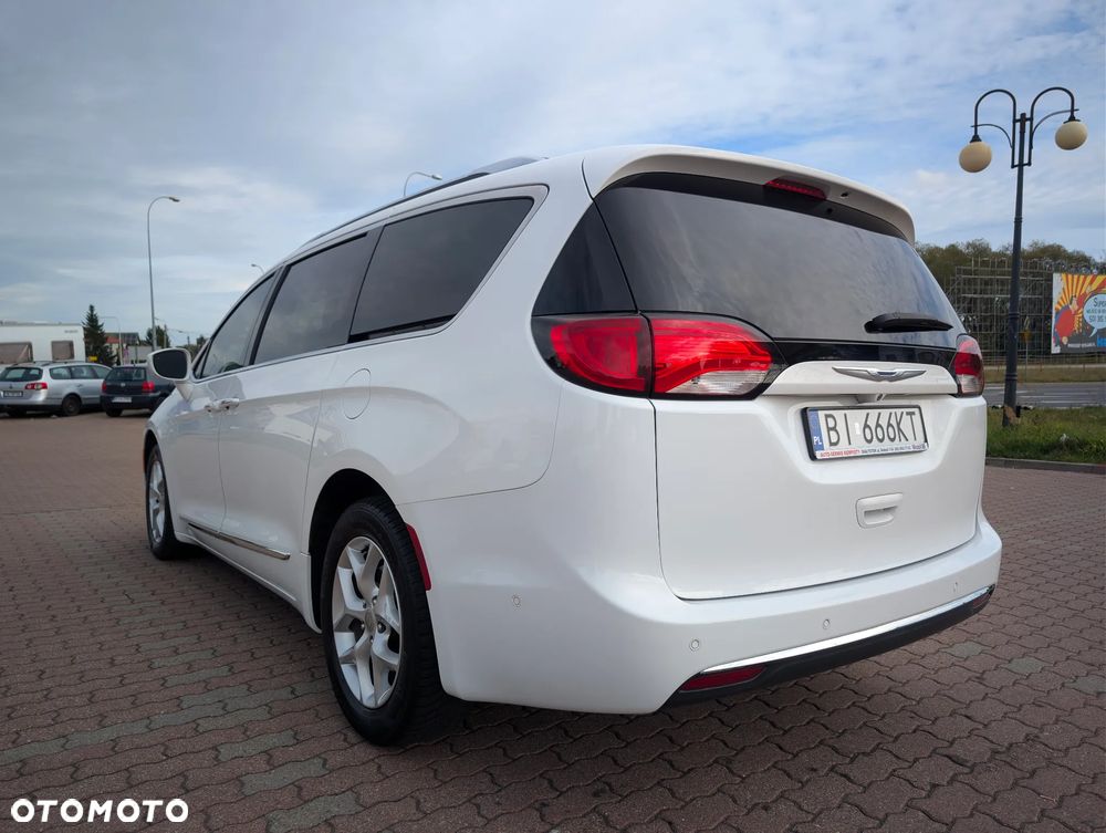 Chrysler Pacifica - 32