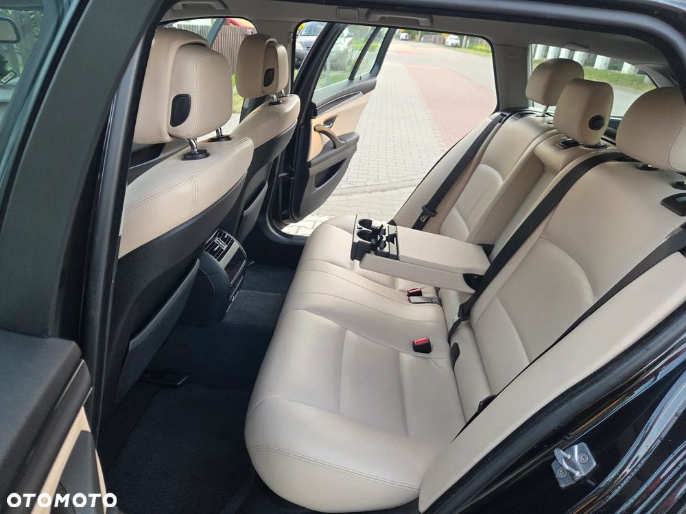 BMW Seria 5 520d - 24