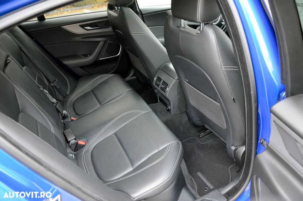 Jaguar XE 2.0 AWD R-Sport - 14