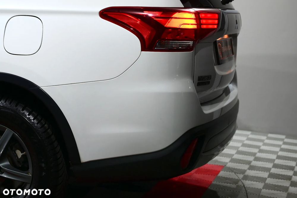 Mitsubishi Outlander 2.0 2WD Diamant - 35