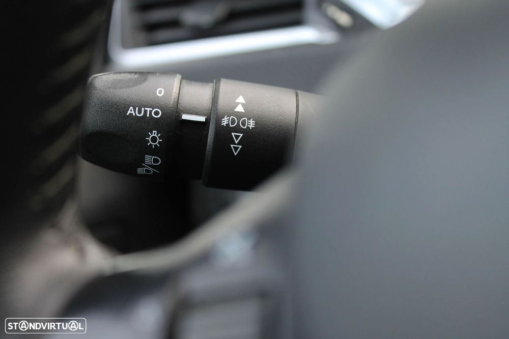 Peugeot 208 1.2 PureTech Signature - 9