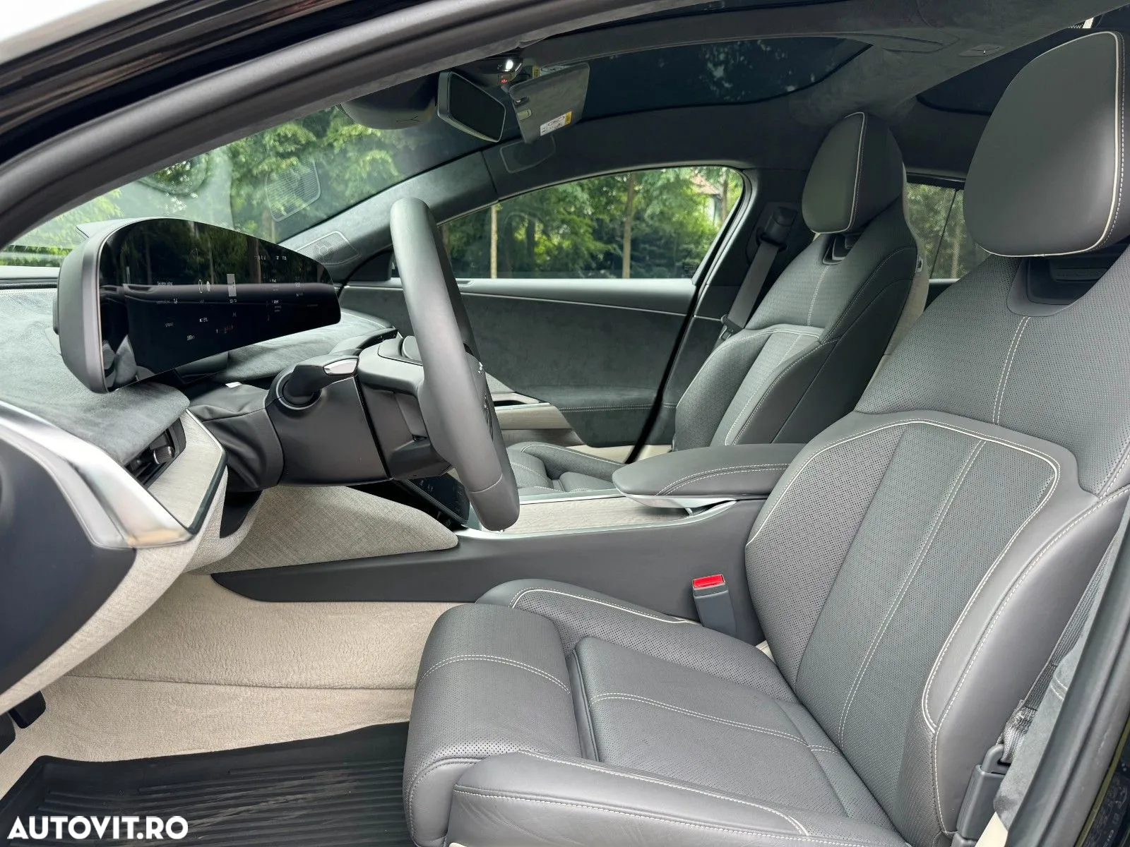 Lucid Air - 12