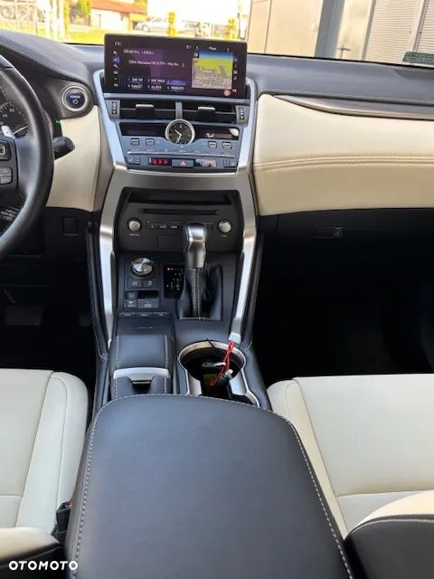 Lexus NX 300h F Impression AWD - 27
